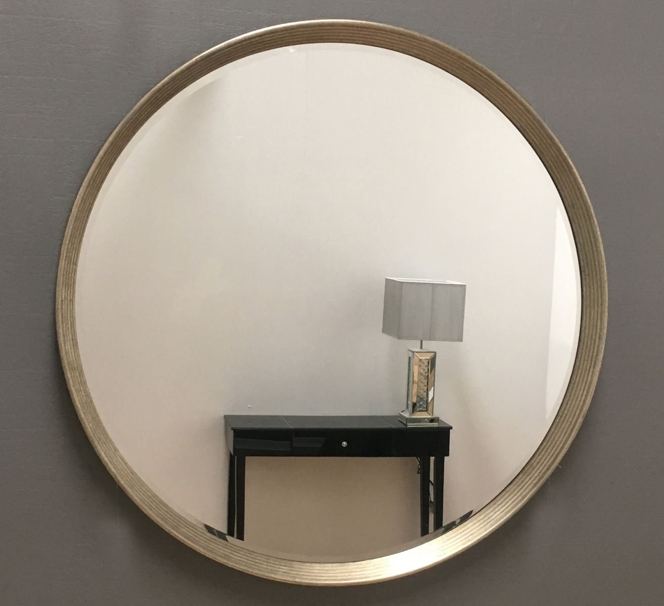 Use of Round Wall Mirror in Decorative Places