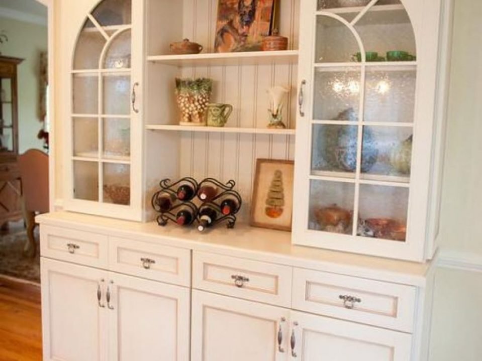 Reasons Of Installing Mirror Cabinets Would Help In More Storage