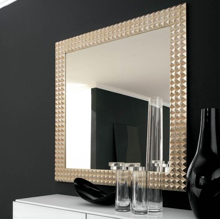 How the Huge Mirror can be used to Make Place Spacious