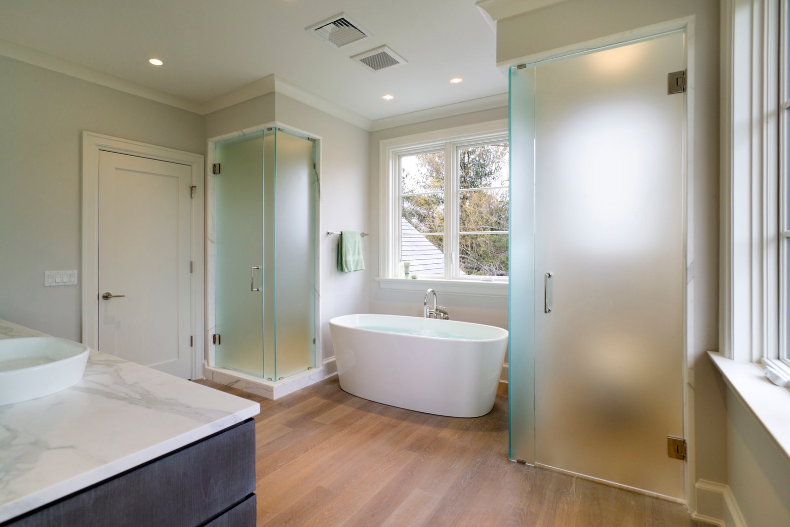 An Insight on the Elegance of Glass Door